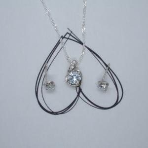 SET1007 Zilveren ketting met diamantje en oorbellen 2 Set zilveren ketting met diamantje en oorbellen